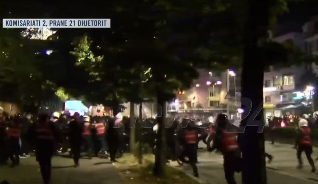 Rinis protesa! Pas Mjekësisë e FSHN-së, thirrjeve në kor i bashkohet edhe Filologjiku: Rama jepe dorëheqjen!